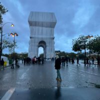 Verhüllter Arc de Triomphe in Paris